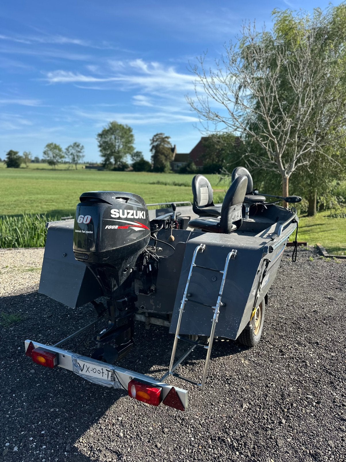 Aluminium visboot 4,70 m – Suzuki 60 pk 4t –  met trailer, Watersport en Boten, Ophalen, 60 pk, Gebruikt, 4 m