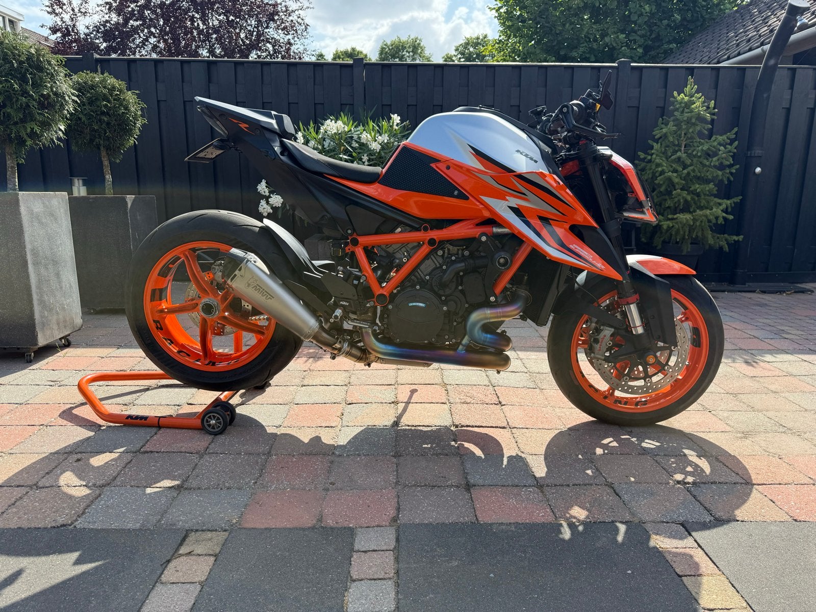 KTM 1290 Super Duke R - Org. Nederlands - Tech/track pack, 2 cilinders, Occasion, Motorrijbewijs A, 1301 cc