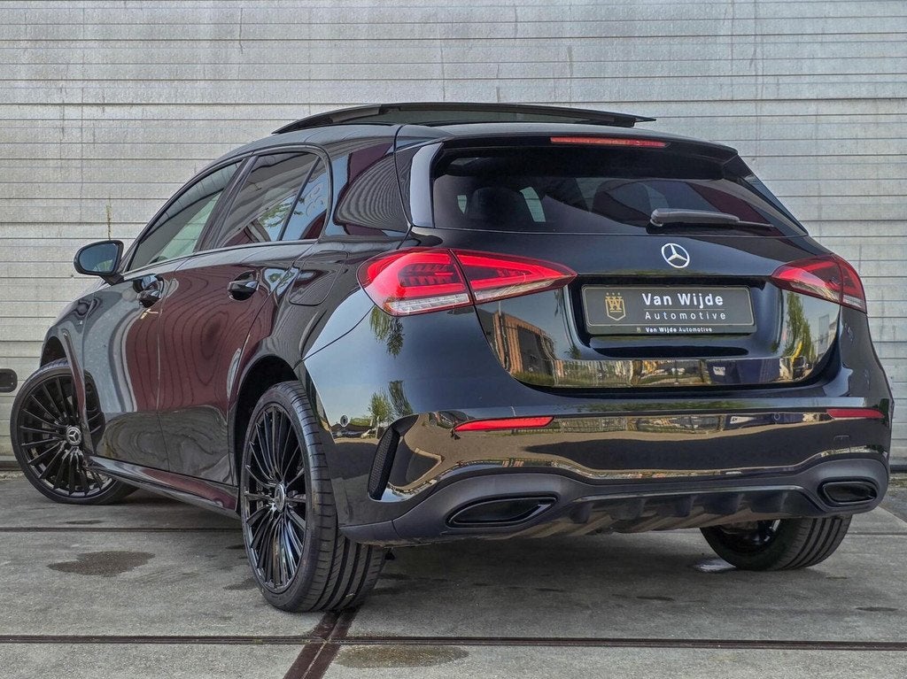 MERCEDES A 250e AMG AUTOMAAT|PANO|CARPLAY|CAMERA, Auto's, Mercedes-Benz, Gebruikt, 4 cilinders, Zwart, Bedrijf