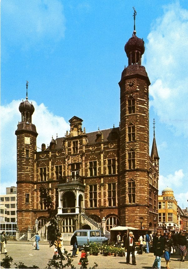 Venlo Stadhuis met links deel stadskantoor, Ophalen of Verzenden, 1960 tot 1980, Ongelopen, Limburg