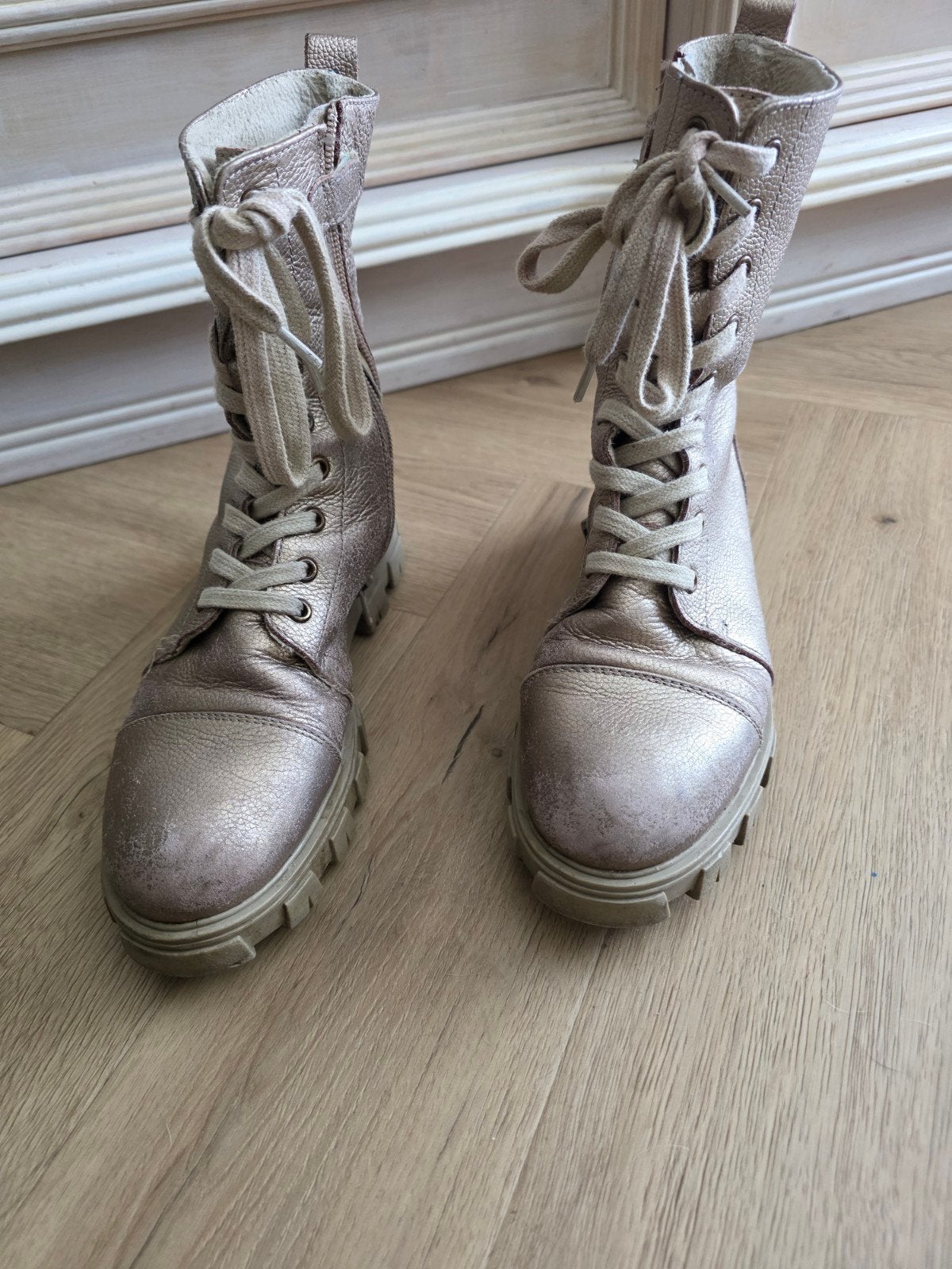 Stoere Goudkleurige / Rosé Enkellaarsjes – Maat 35, Gebruikt, Meisje, Shoot, Ophalen of Verzenden