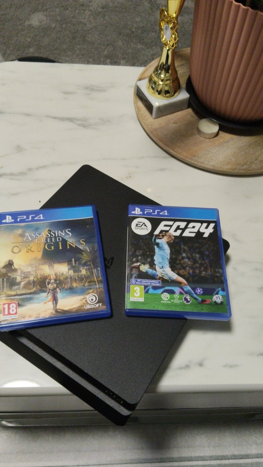 PlayStation 4 Slim met 2 controllers en 2 games, Met games, Met 2 controllers, Ophalen of Verzenden, Zo goed als nieuw