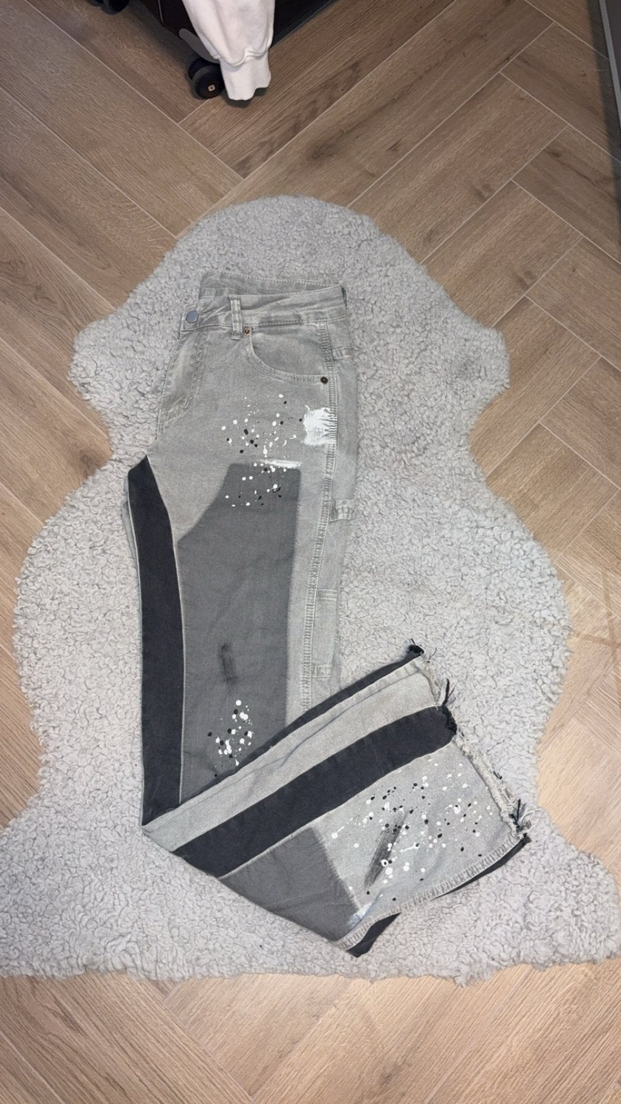 Romwe grijze jeans met verfspatten en patches, Kleding | Dames, Spijkerbroeken en Jeans, Verzenden, Zo goed als nieuw, Grijs, W28 - W29 (confectie 36)