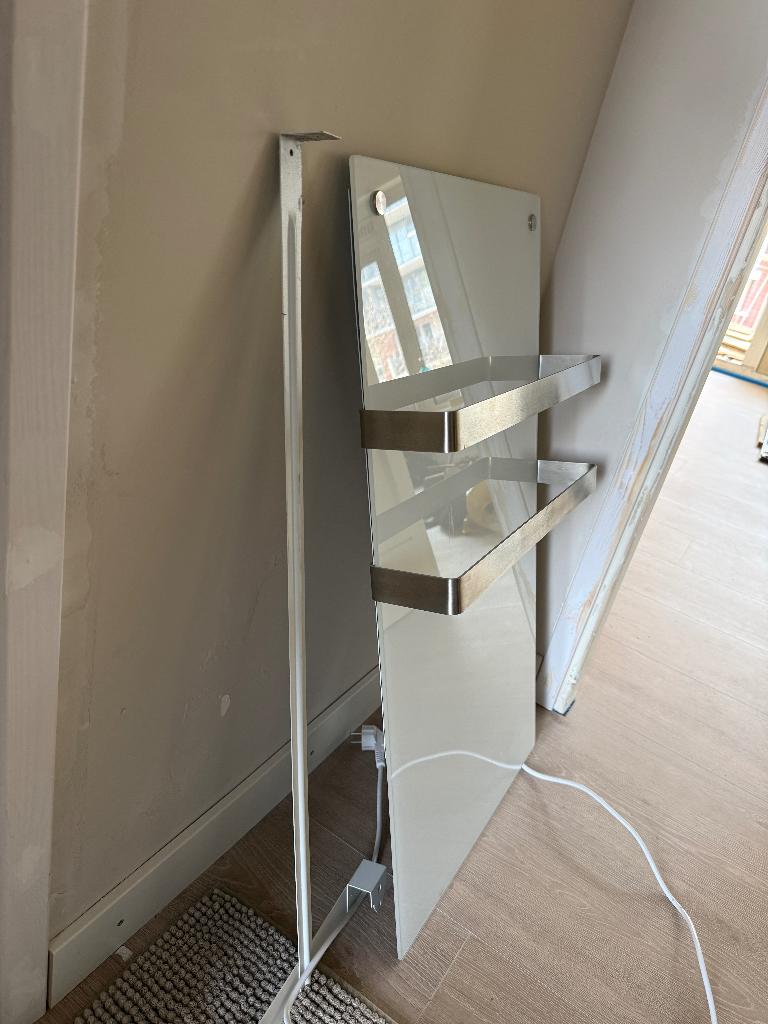 Eurom Sani 400 WiFi Badkamerkachel - 400W (Zo goed als nieuw, Doe-het-zelf en Verbouw, Verwarming en Radiatoren, Ophalen, 30 tot 80 cm