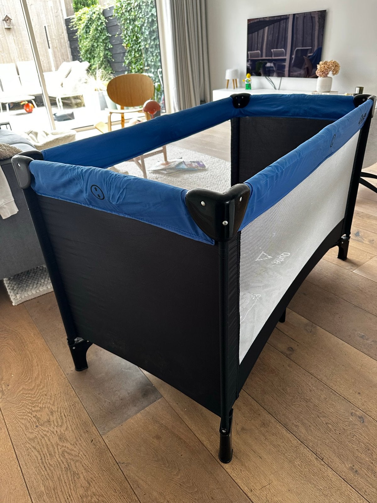 Qute & Sleep campingbedje - Blauw/Zwart, Ophalen, 70 tot 85 cm, Zo goed als nieuw, Matras