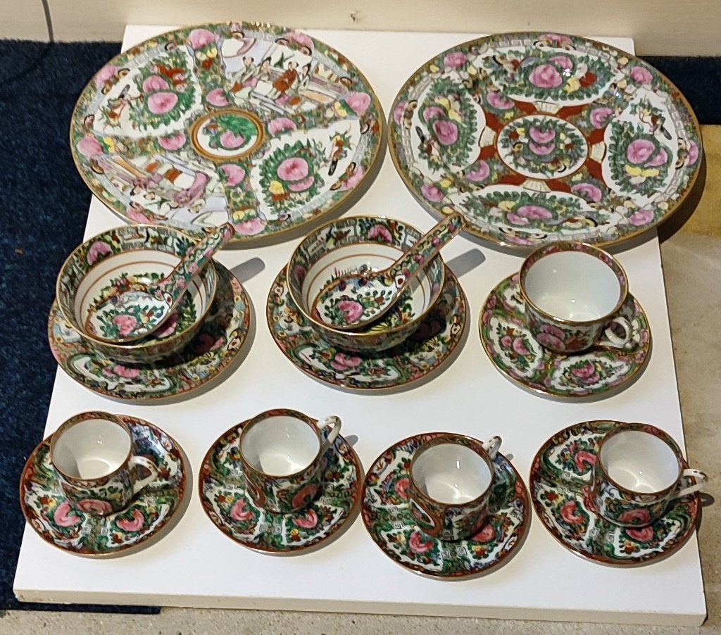 Chinees porseleinen servies famille rose stijl, Antiek en Kunst, Ophalen