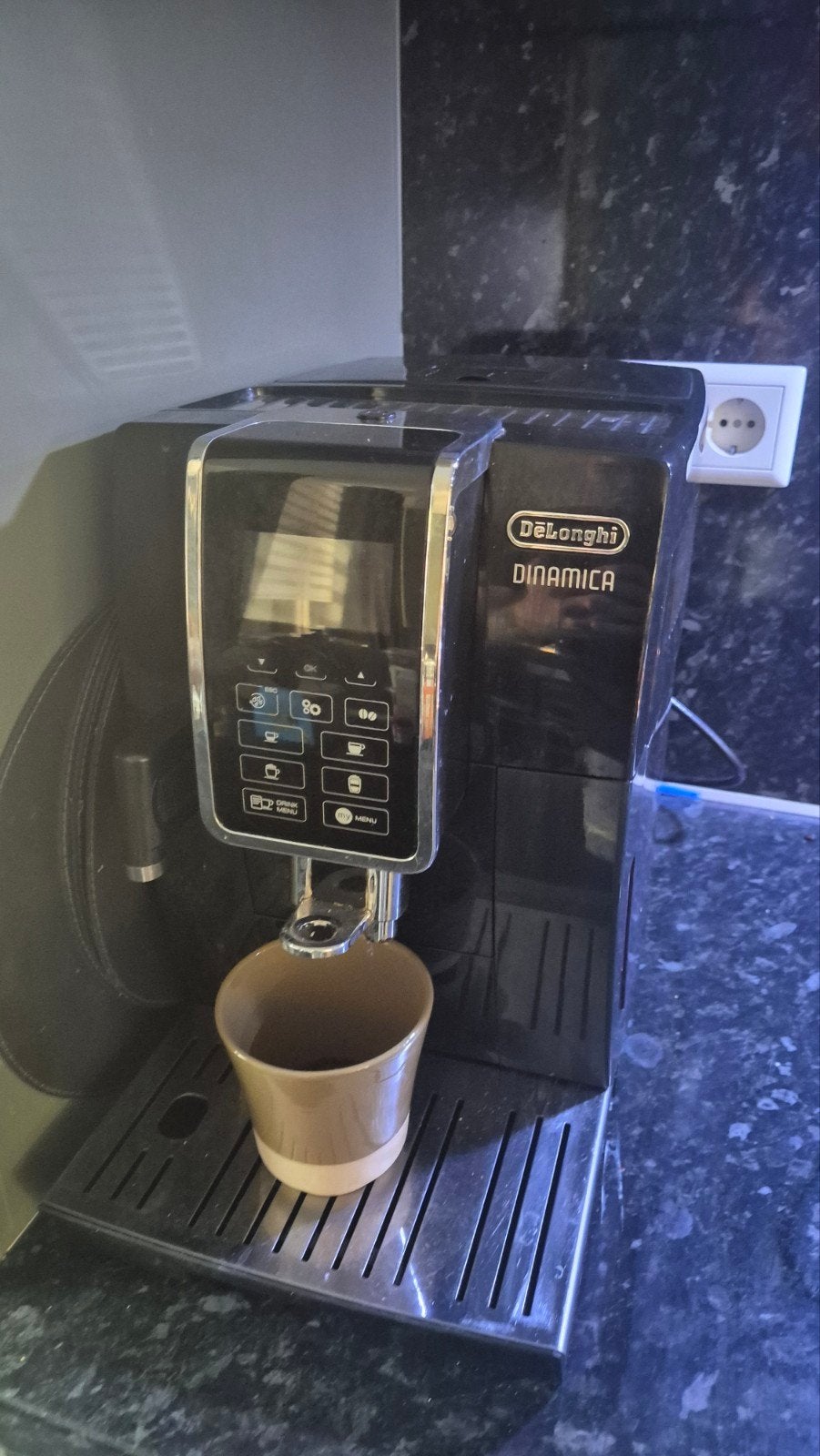 De'Longhi Dinamica volautomatische espressomachine, Witgoed en Apparatuur, Koffiezetapparaten, Ophalen