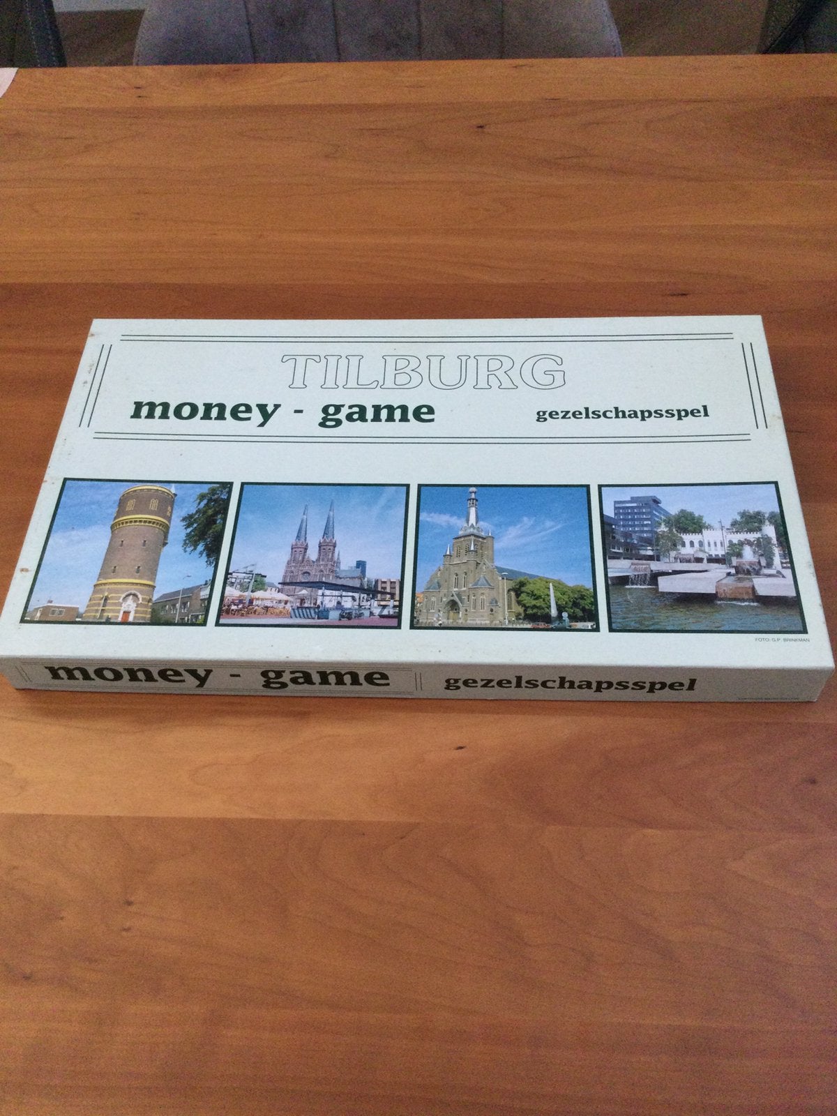 Money game spel Tilburg (monepoly), Ophalen of Verzenden, Zo goed als nieuw