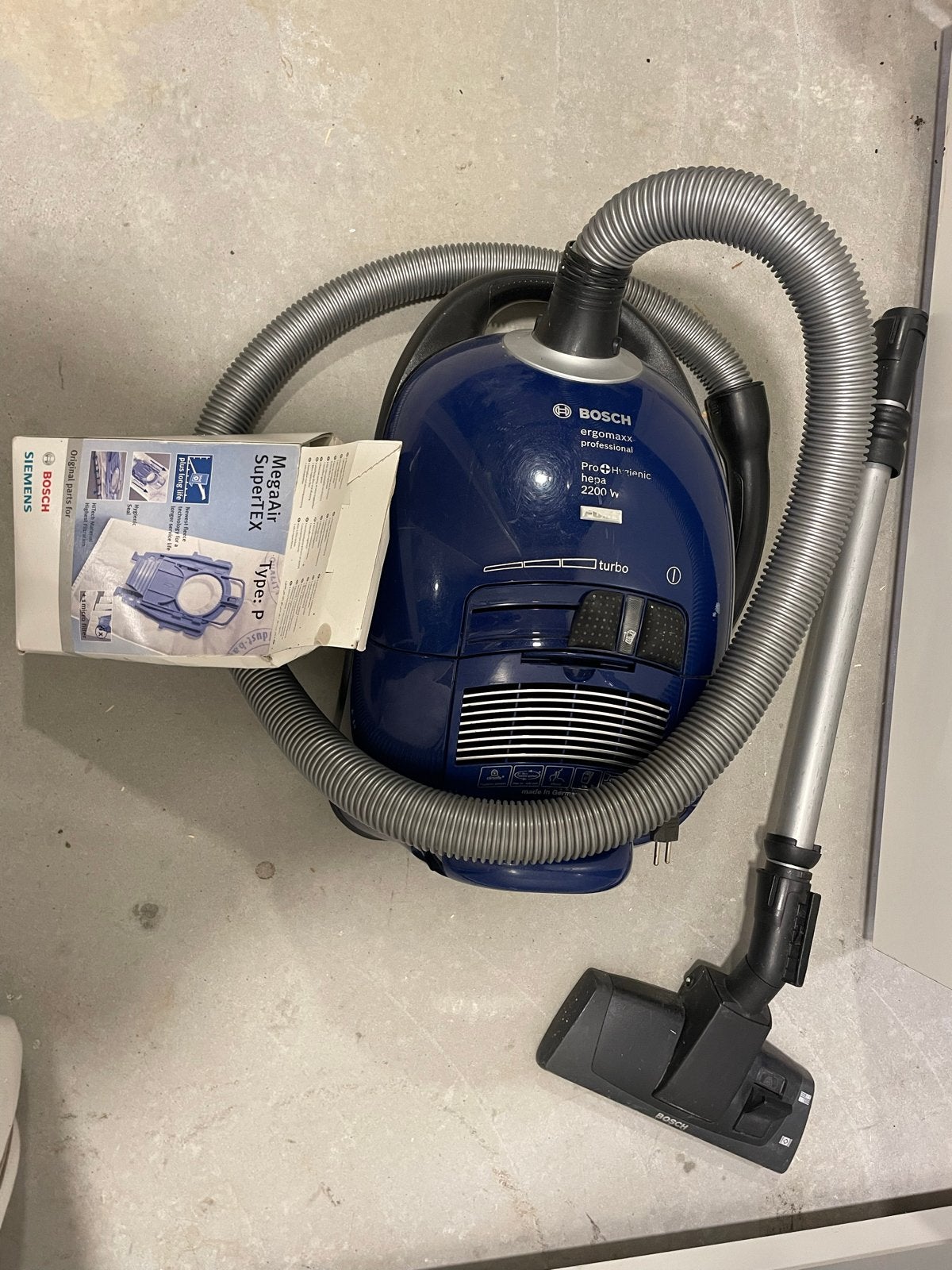 Bosch Ergomaxx stofzuiger incl. stofzuigerzakken, Witgoed en Apparatuur, Inclusief accessoires, Gebruikt, Bosch, 2000 watt of meer