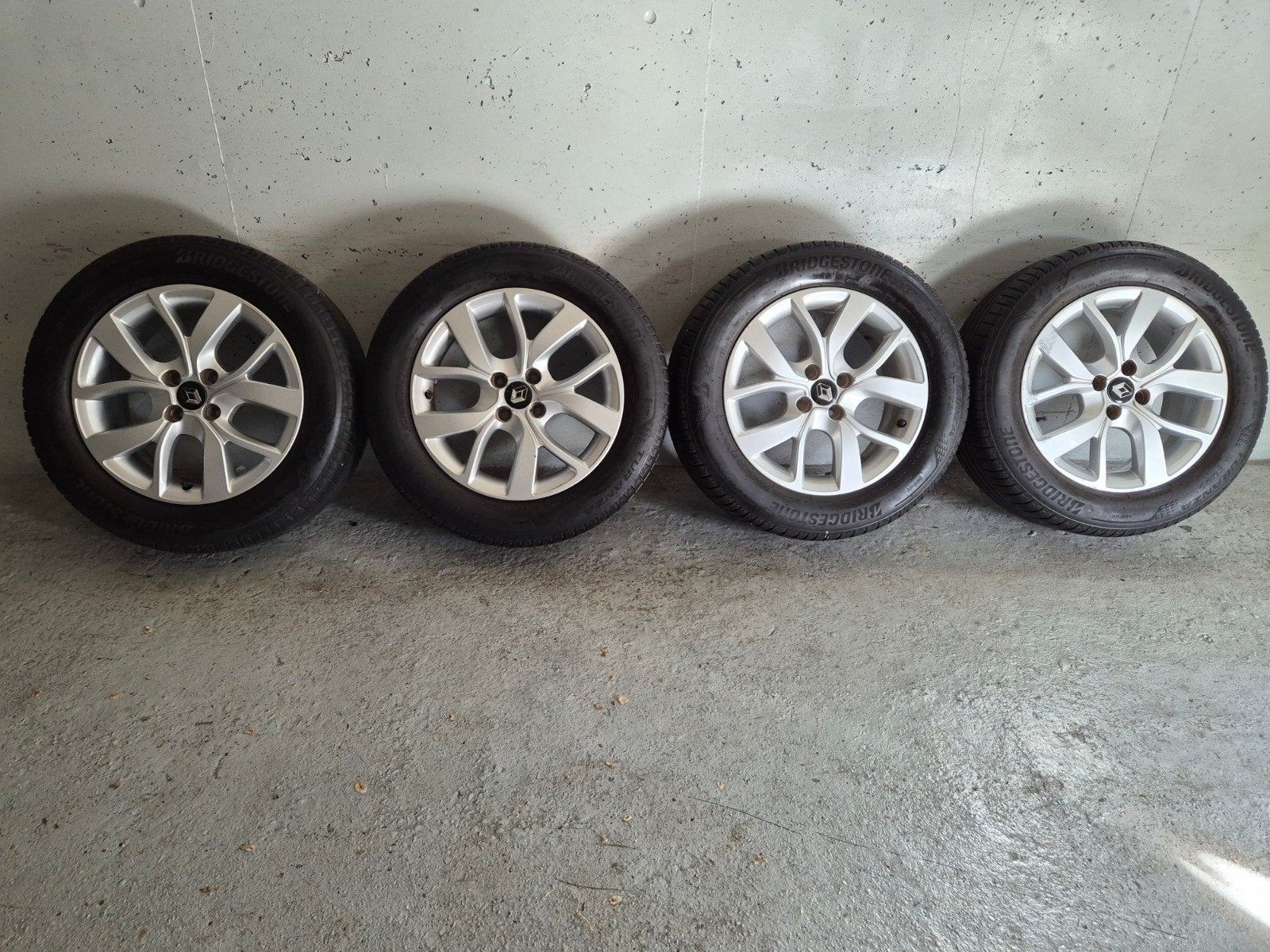 4x100 / 16inch Orgineel Renault Captur tot bj 2020, Ophalen, Gebruikt, 16 inch, Banden en Velgen