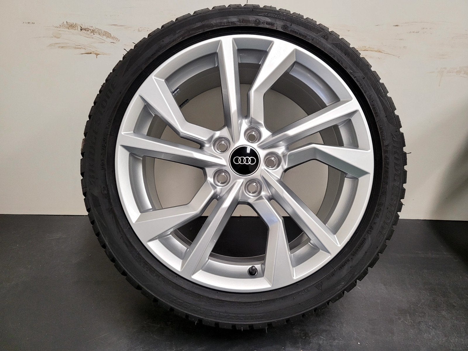Nieuw 18 inch Audi TT velgen 245 40 18 bridgestone winter, Ophalen, 18 inch, 245 mm, Banden en Velgen