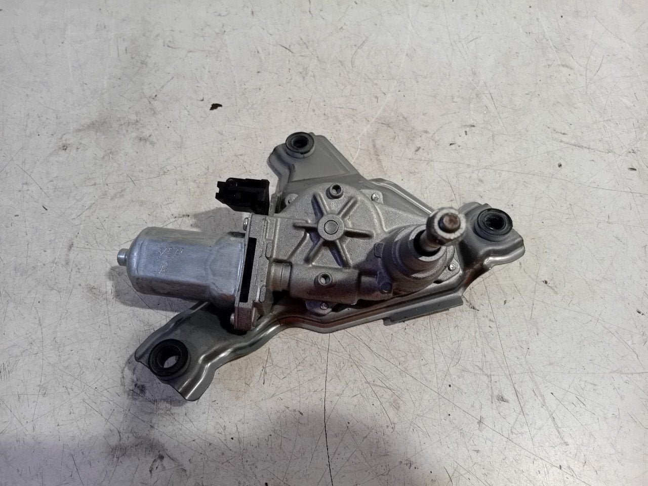 Ruitenwissermotor achter Toyota iQ, Onderdelen@venauto.nl, Van der Ven Autorecycling B.V., Gebruikt, Ettenseweg 76, 4706 PB Roosendaal, The Netherlands