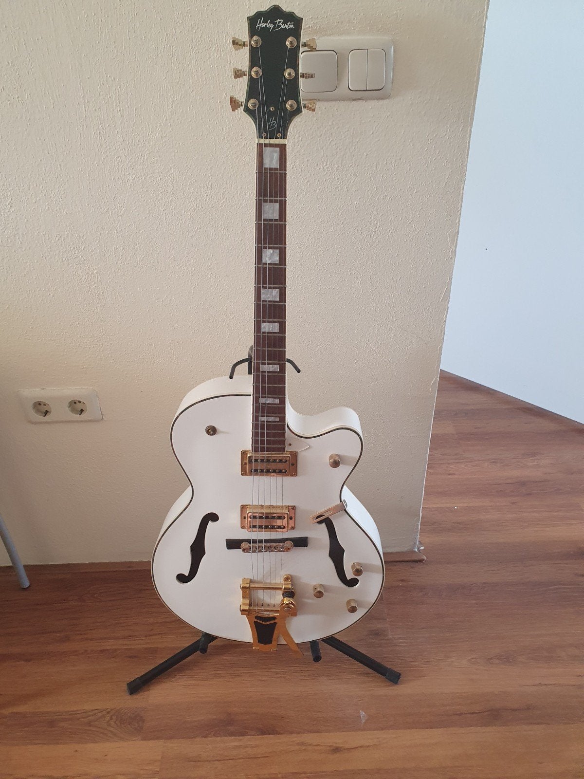 Harley Benton elektrische gitaar wit., Ophalen of Verzenden, Solid body, Overige merken