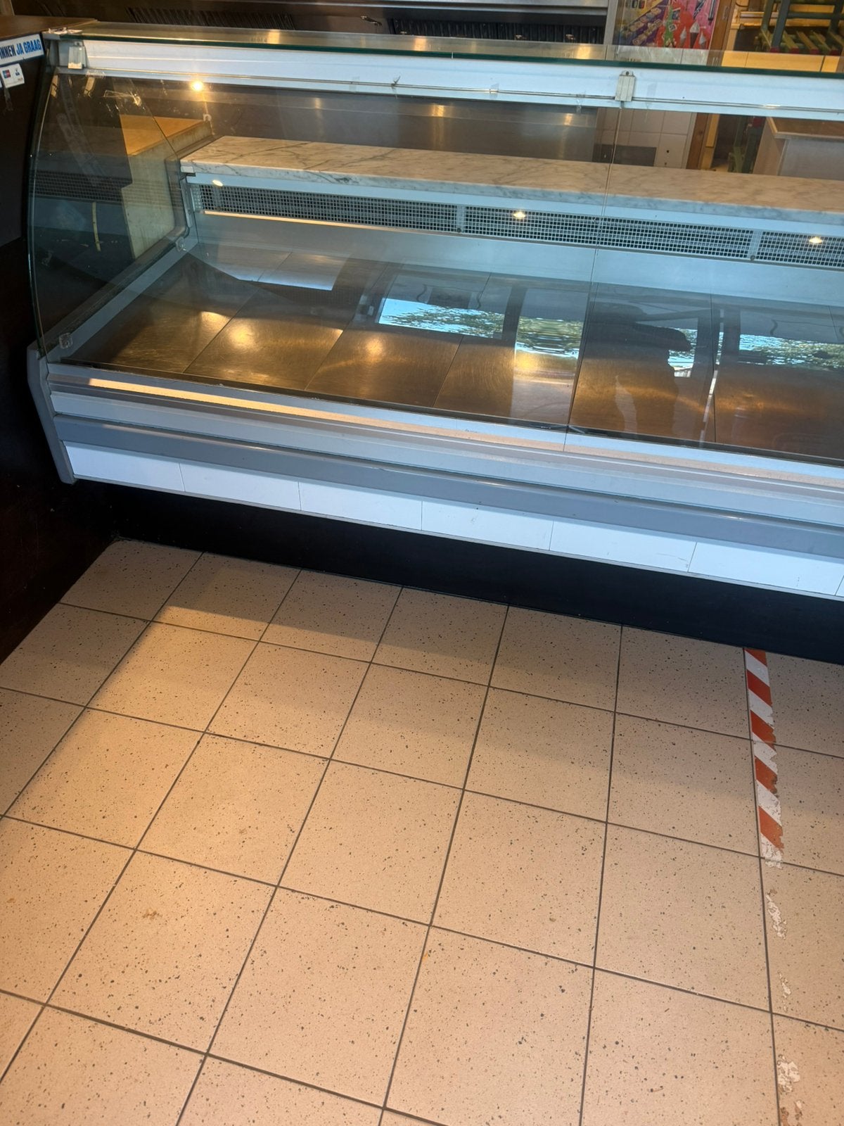 Koel vitrine goede staat, Ophalen