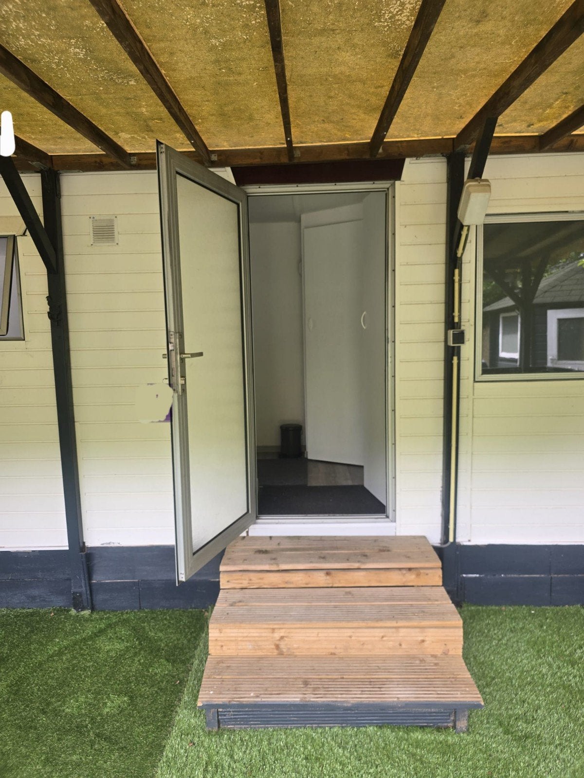 Instapklare stacaravan 10x4 m met complete inboedel – bieden