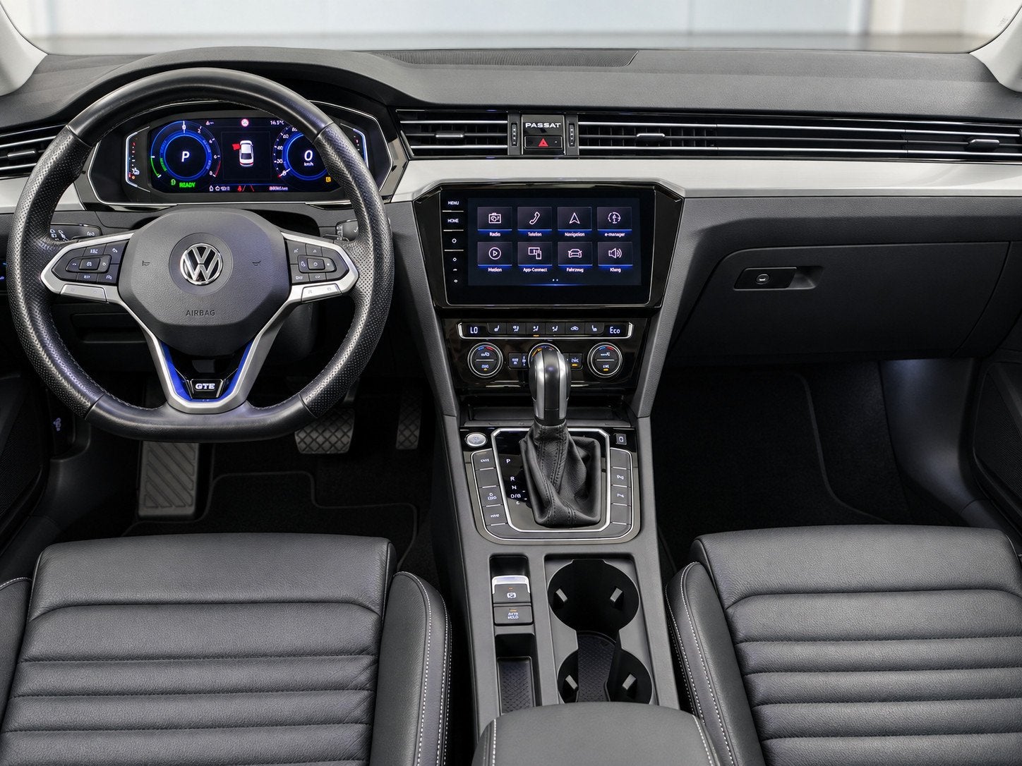 Volkswagen PASSAT 1.4 TSI GTE PANORAMADAK LEER BEKLEIDING Vi, Auto's, Gebruikt, 4 cilinders, Hybride Elektrisch/Benzine, 1600 kg