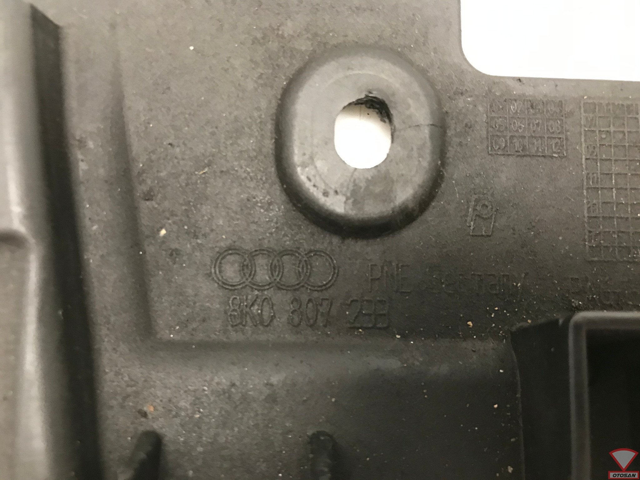 AUDI B8 8K motorbeschermplaat onderplaat isolatie motor, Auto-onderdelen, Carrosserie en Plaatwerk, Gebruikt, Voor, AUDI AG, Auto-Union-Strasse 1
85045  Ingolstadt, DE