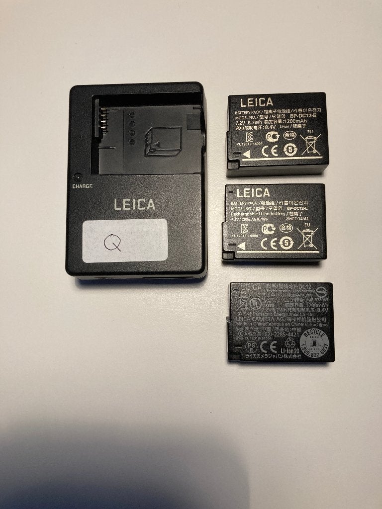 3 accu's en bijhorende oplader voor Leica Q systeemcamera, Verzenden, Gebruikt, Oplaadbaar