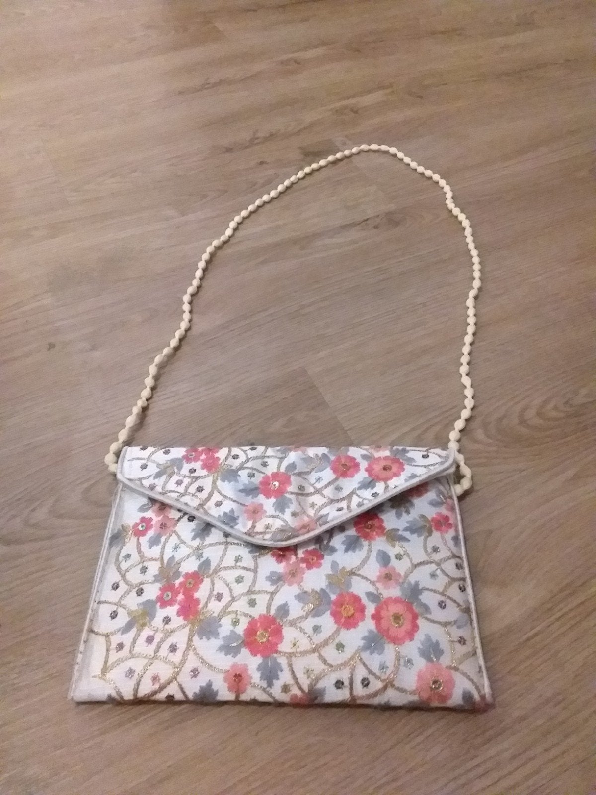 Zijden schoudertas  met borduursel en pailletten zgan, Ophalen of Verzenden, Nieuw