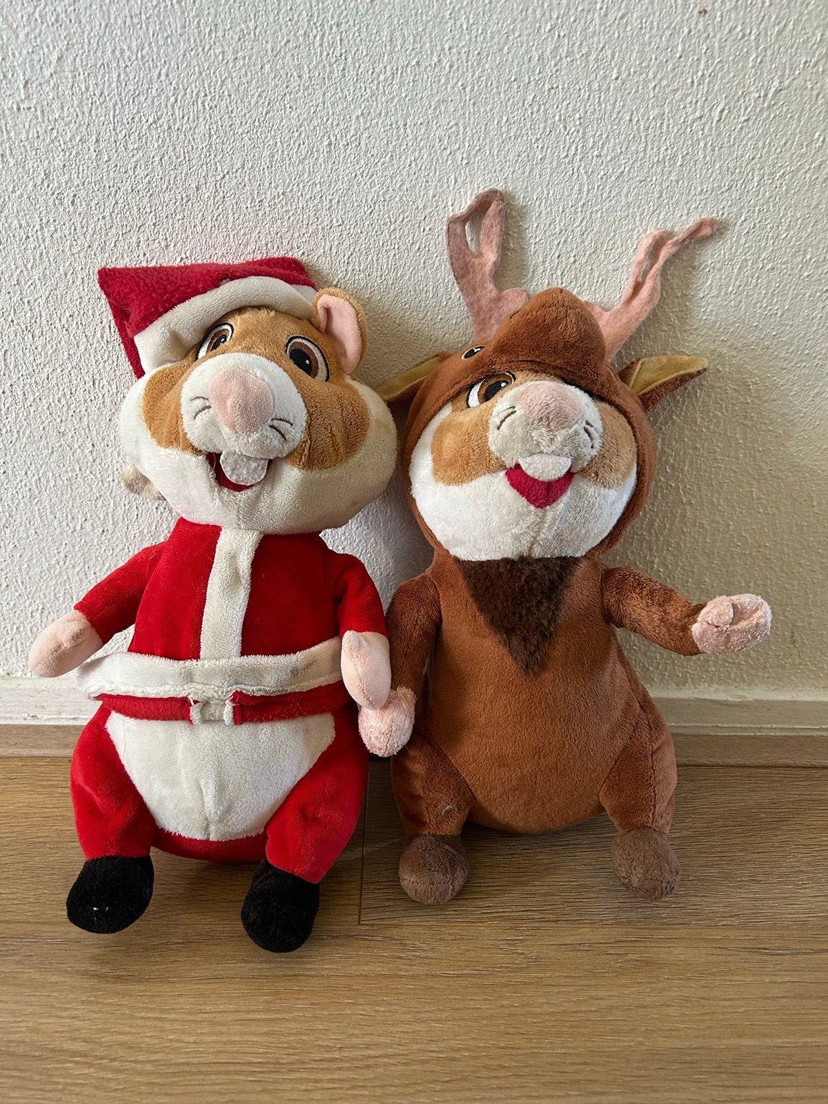 Twee knuffels: Kerstman en Rendier, Overige karakters, Overige typen, Ophalen of Verzenden, Zo goed als nieuw