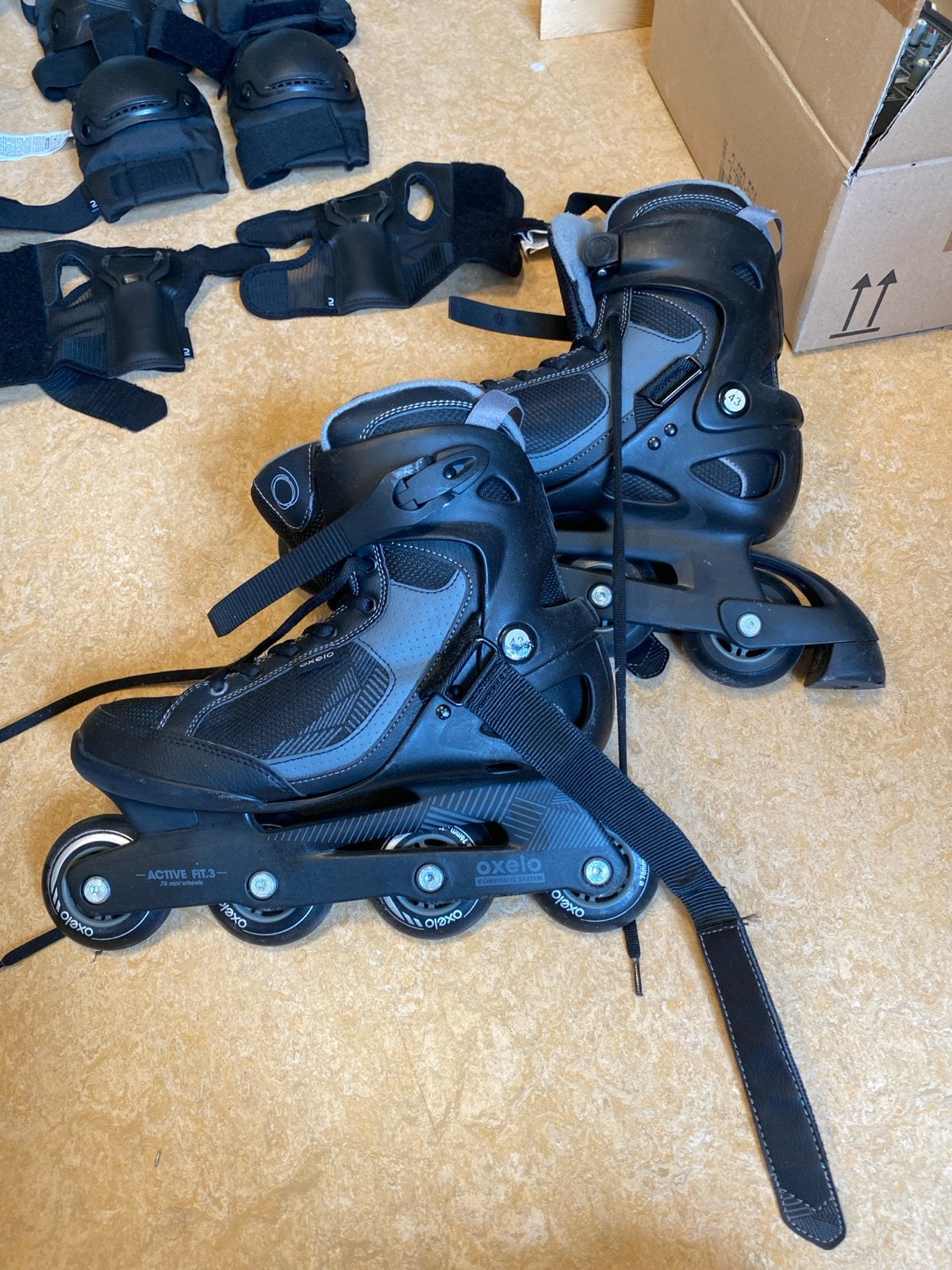 Inline skates (43) met bescherming en helm., Ophalen, Zo goed als nieuw, Inline skates 4 wielen, Overige merken