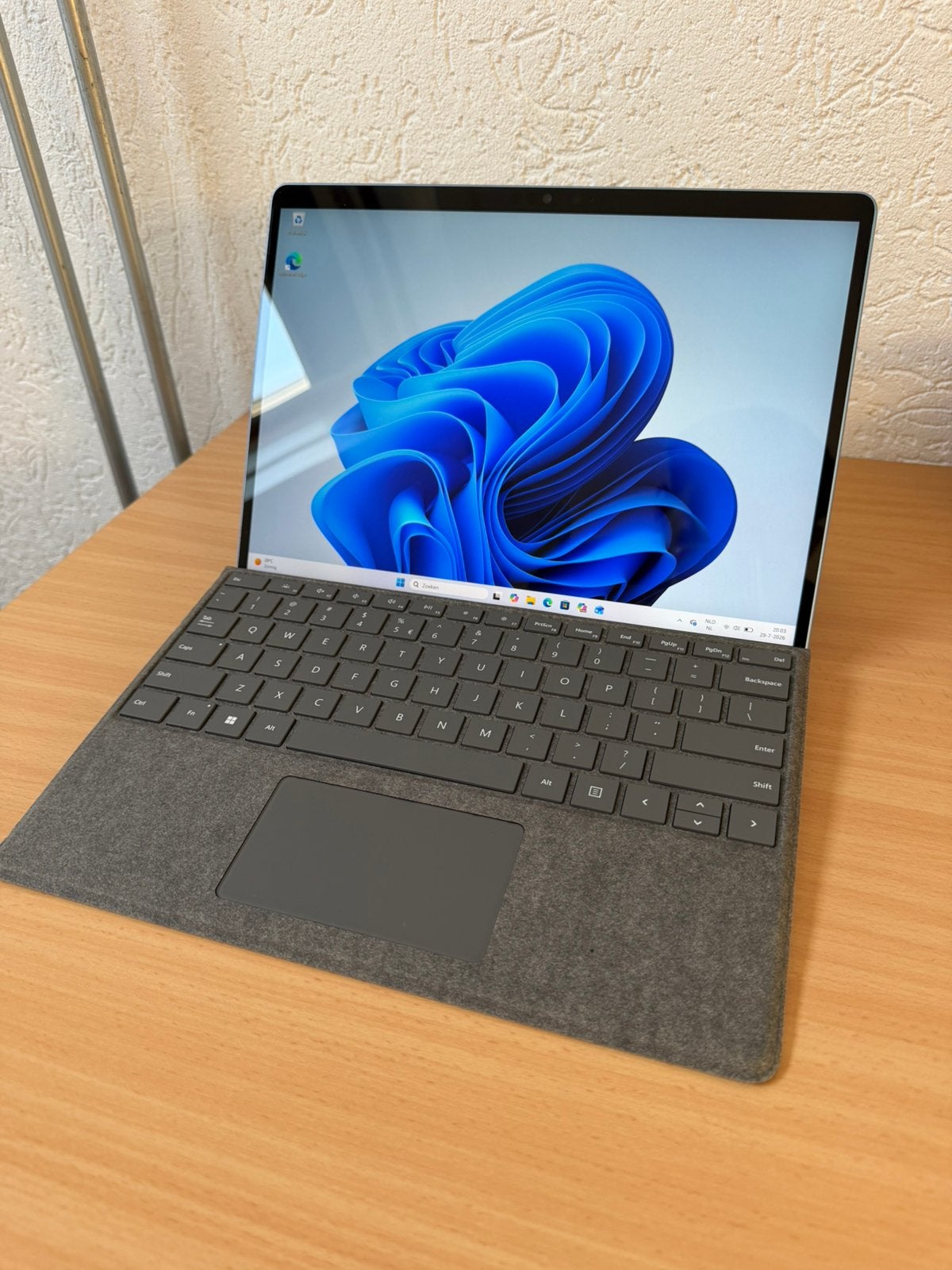 Microsoft Surface Pro 9 Zakelijke Laptop Zonder Toetsenbord, Ophalen, 13 inch, 2 tot 3 Ghz