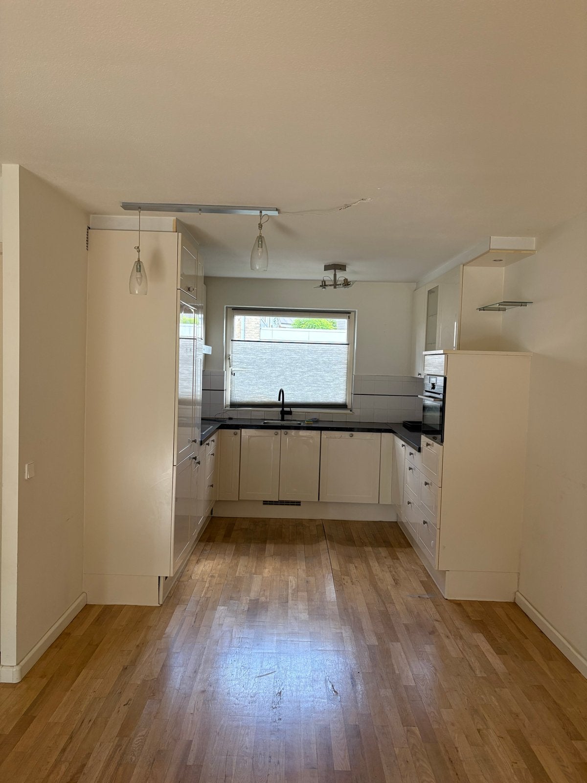 GEZOCHT: nieuw of showroom of gebruikt U-vorm  luxe keuken, Huis en Inrichting, U-keuken, Overige kleuren, Ophalen of Verzenden