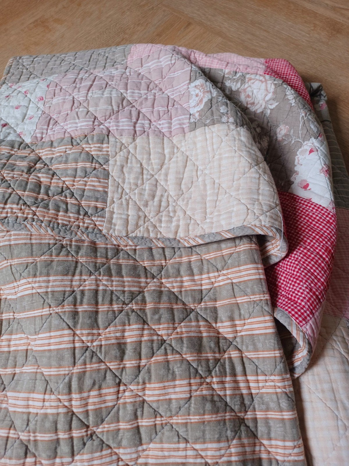 ❤️ mooie brocante quilt patchwork en streep 240x245 cm, Katoen, Gebruikt, Verzenden, Plaid