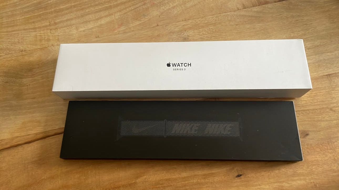 Nieuwe apple watch serie 3, Ophalen of Verzenden, Zo goed als nieuw, Zwart, IOS
