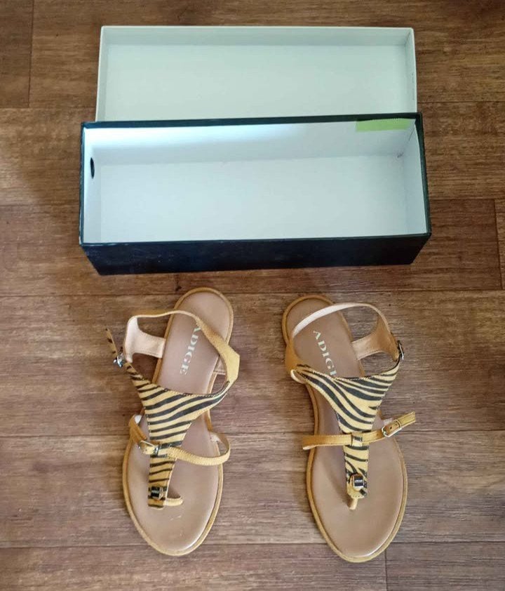nieuwe leren ADIGE sandalen,maat 38, Ophalen of Verzenden, Nieuw, Sandalen of Muiltjes