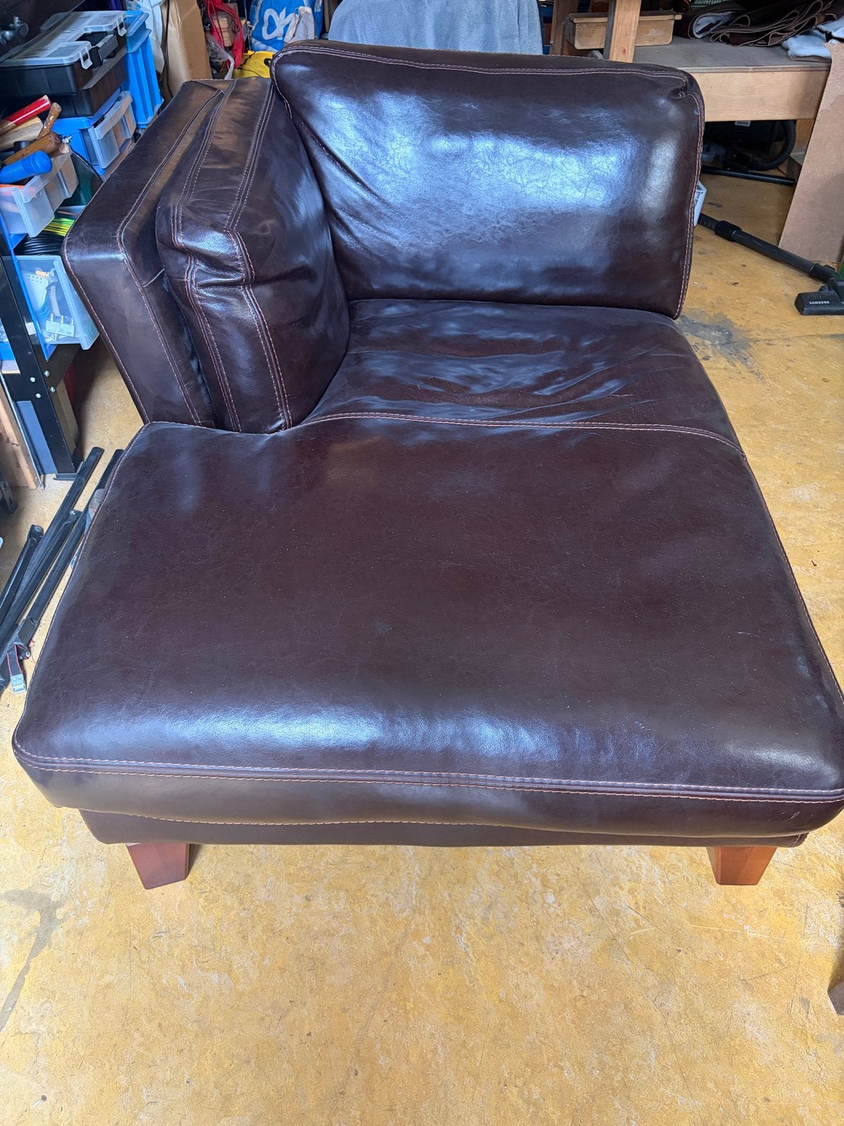 MOET WEG/T.E.A.B: Bruine leren chaise longue, Huis en Inrichting, Fauteuils, Ophalen, Gebruikt, Leer, 75 tot 100 cm