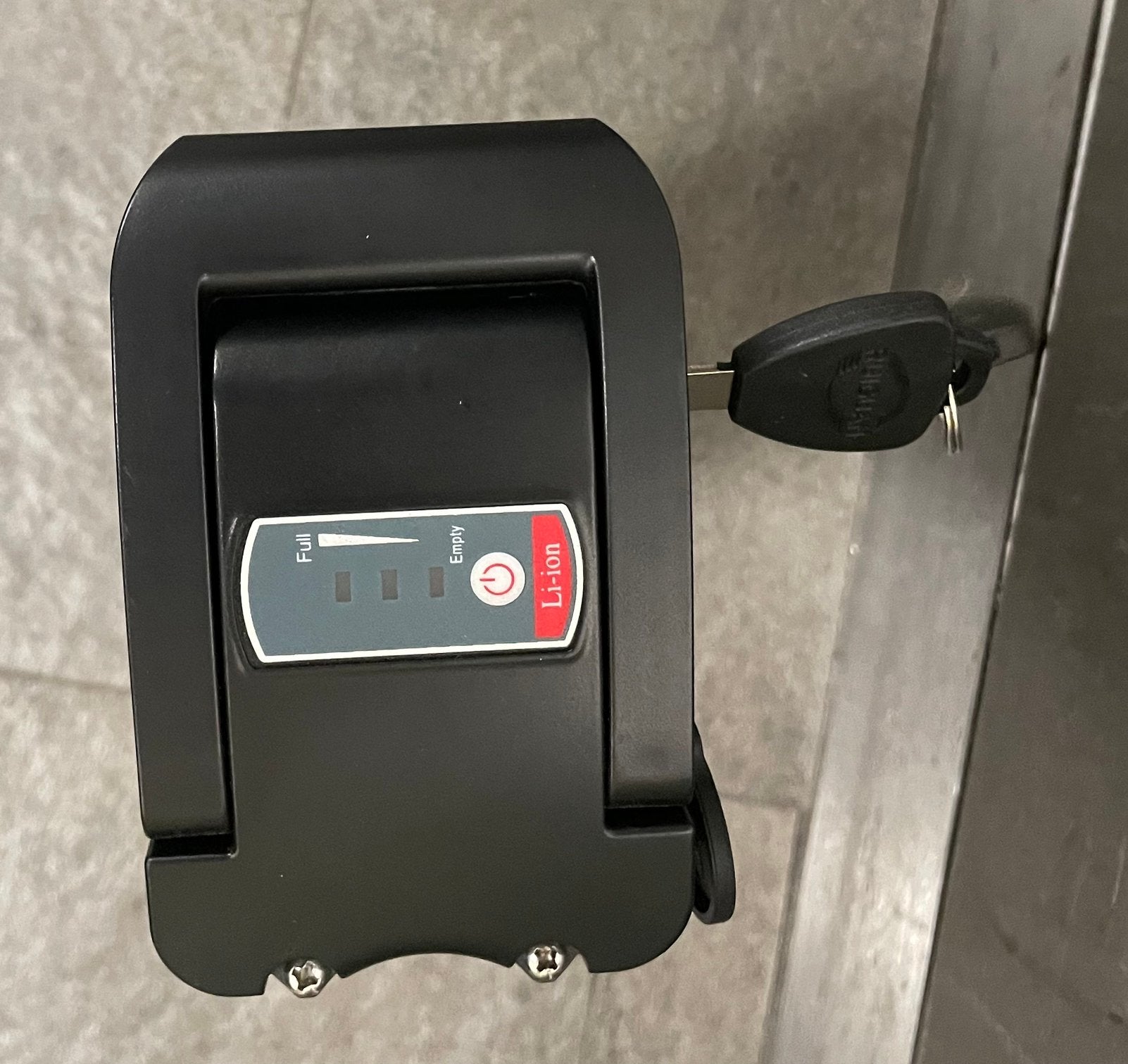 Hitway accu 625 w 36 v 19 ampere  past op meerdere fietsen, Zo goed als nieuw