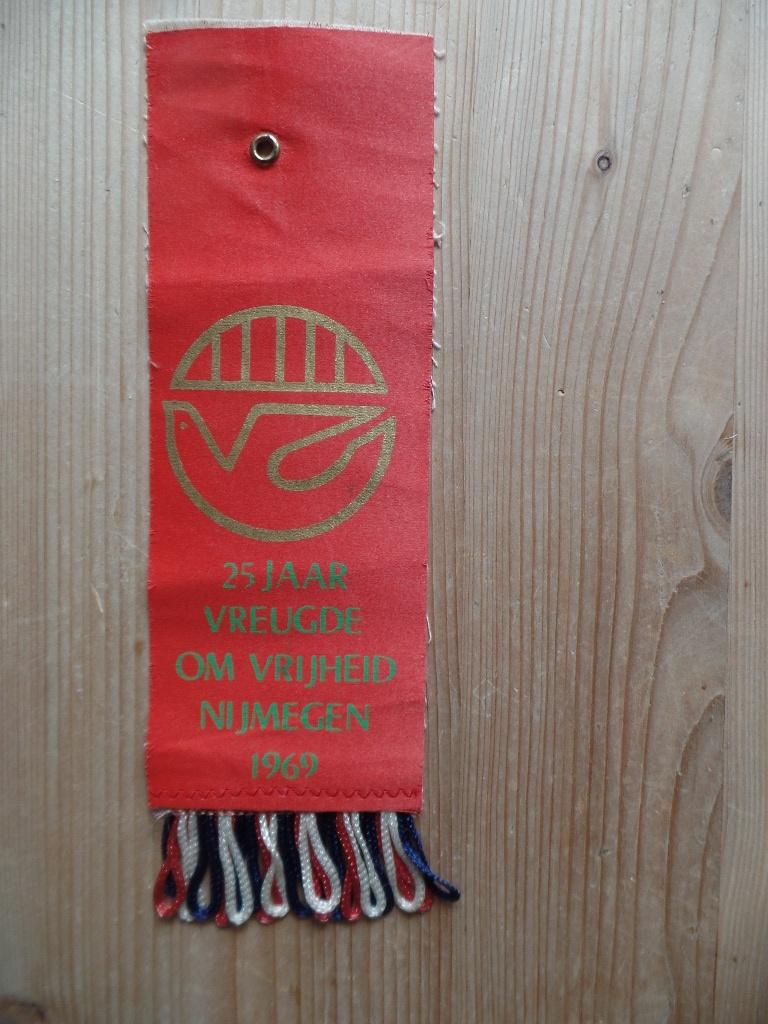 Vaantje 25 herdenking Bevrijding Nijmegen 1969, Verzamelen, Militaria | Algemeen, Ophalen of Verzenden, Landmacht, Nederland, Embleem of Badge