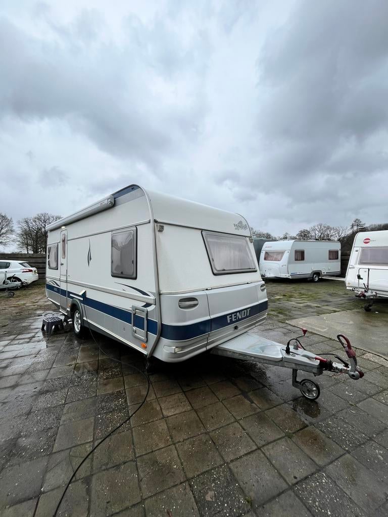 Fendt 510 TFB / automover / luifel / zonnepaneel / fietsdrag, Caravans en Kamperen, Rondzit, Frans bed, Bedrijf, Schokbreker