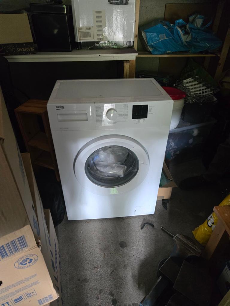 Beko Smalle Wasmachine - Ideaal voor kleine ruimtes, Ophalen, Zo goed als nieuw, Minder dan 1200 toeren, Minder dan 85 cm