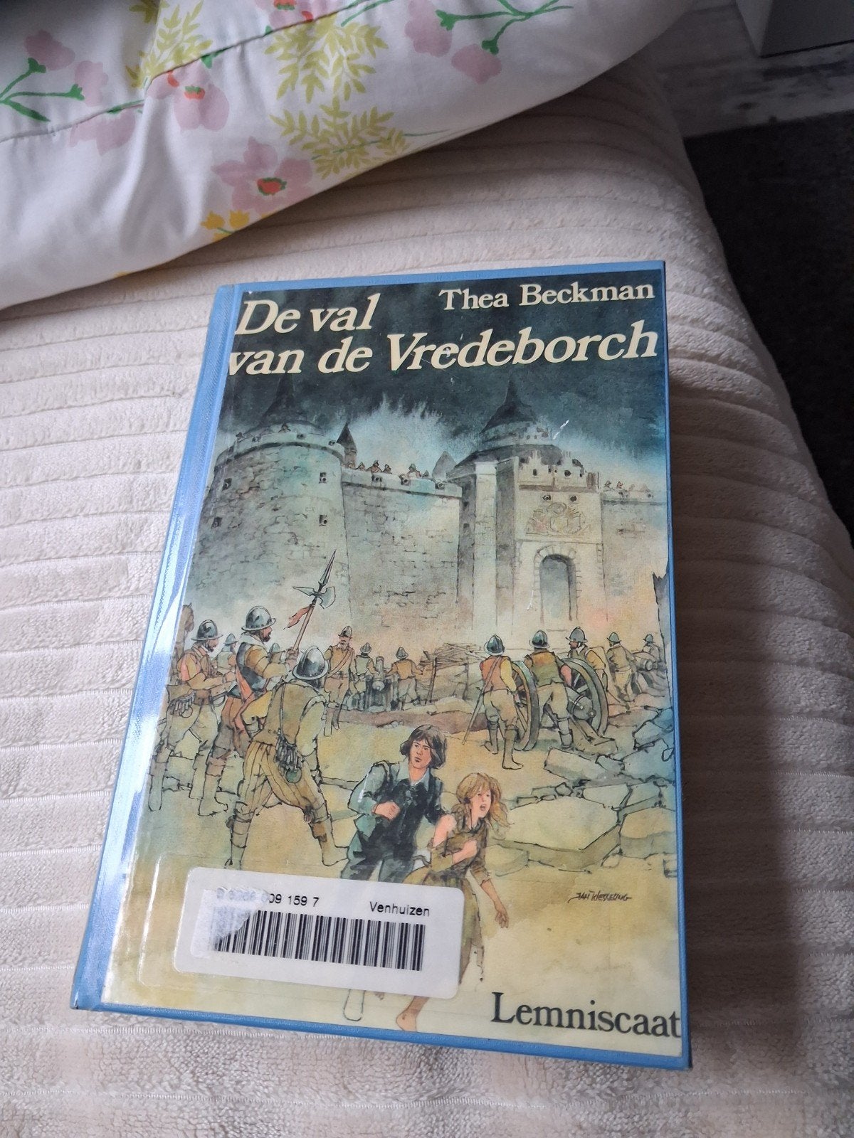 De Val van de Vredeborch - Thea Beckman (Hardcover), Boeken, Ophalen of Verzenden, Zo goed als nieuw, Thea Beckman