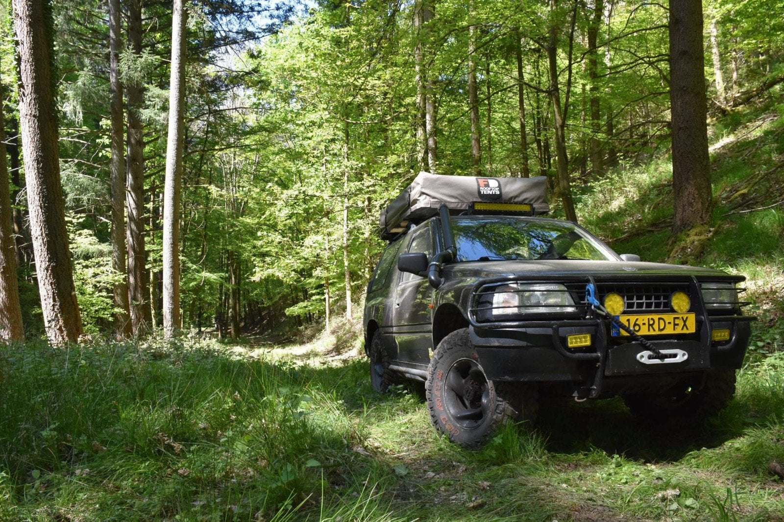 Opel Frontera 2.0 I Sport 4WD E2 1995 Zwart, Auto's, Opel, 1998 cc, Stof, 4 cilinders, 2000 kg