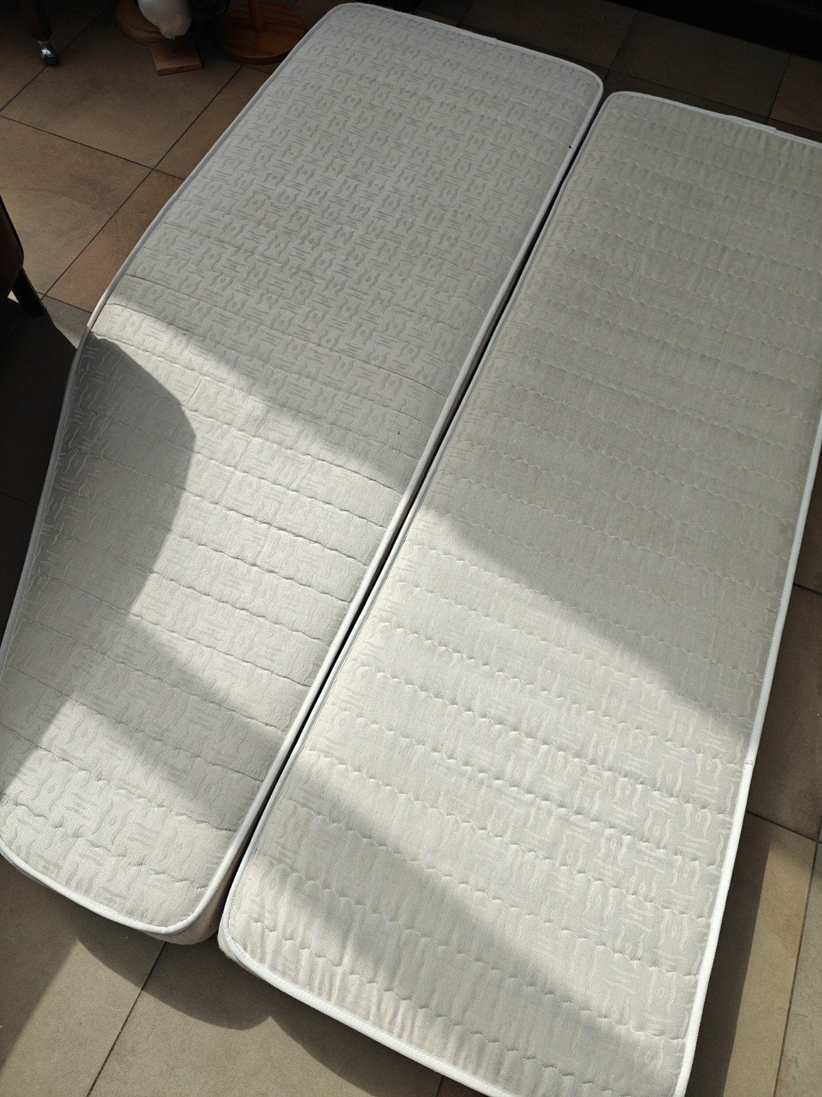 2 matrassen voor caravan/camper, waarvan 1 met schuine hoek, Ophalen of Verzenden