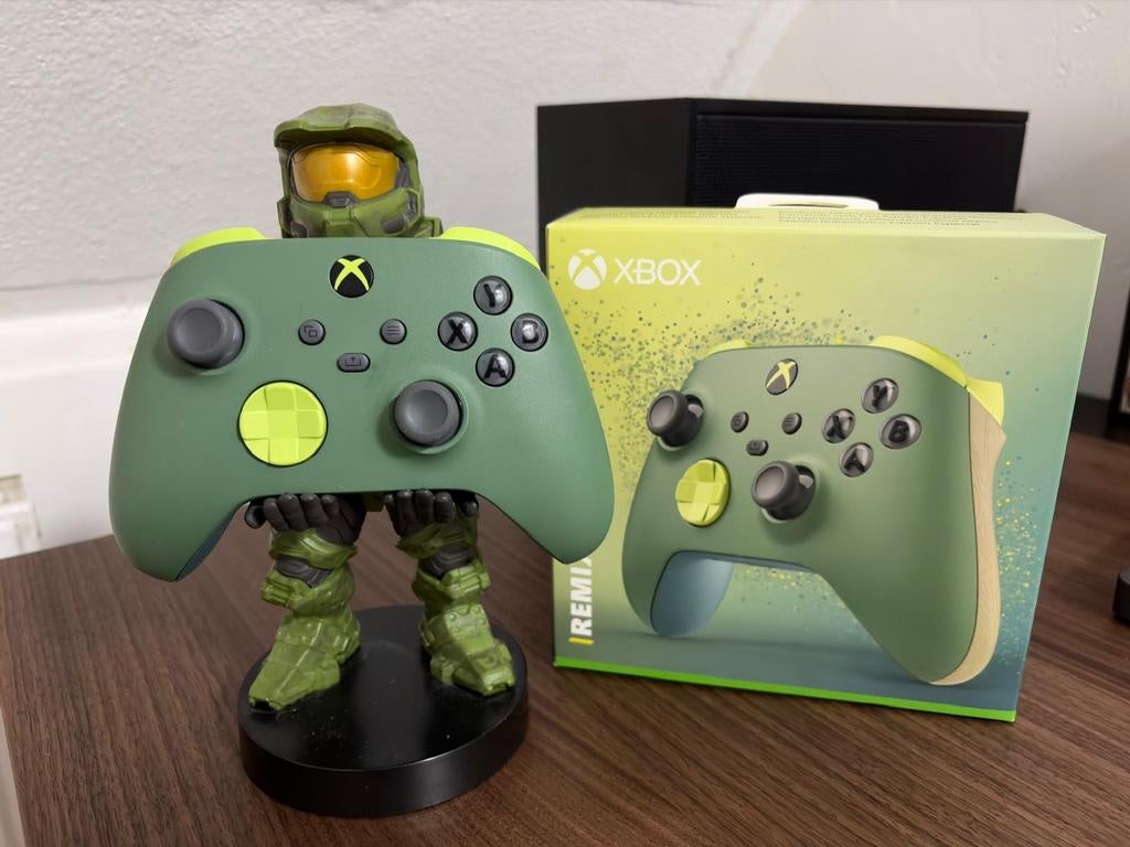 Xbox Remix Special controller + Charger + Halo cableguys, Ophalen of Verzenden, Zo goed als nieuw, Controller, Xbox Original