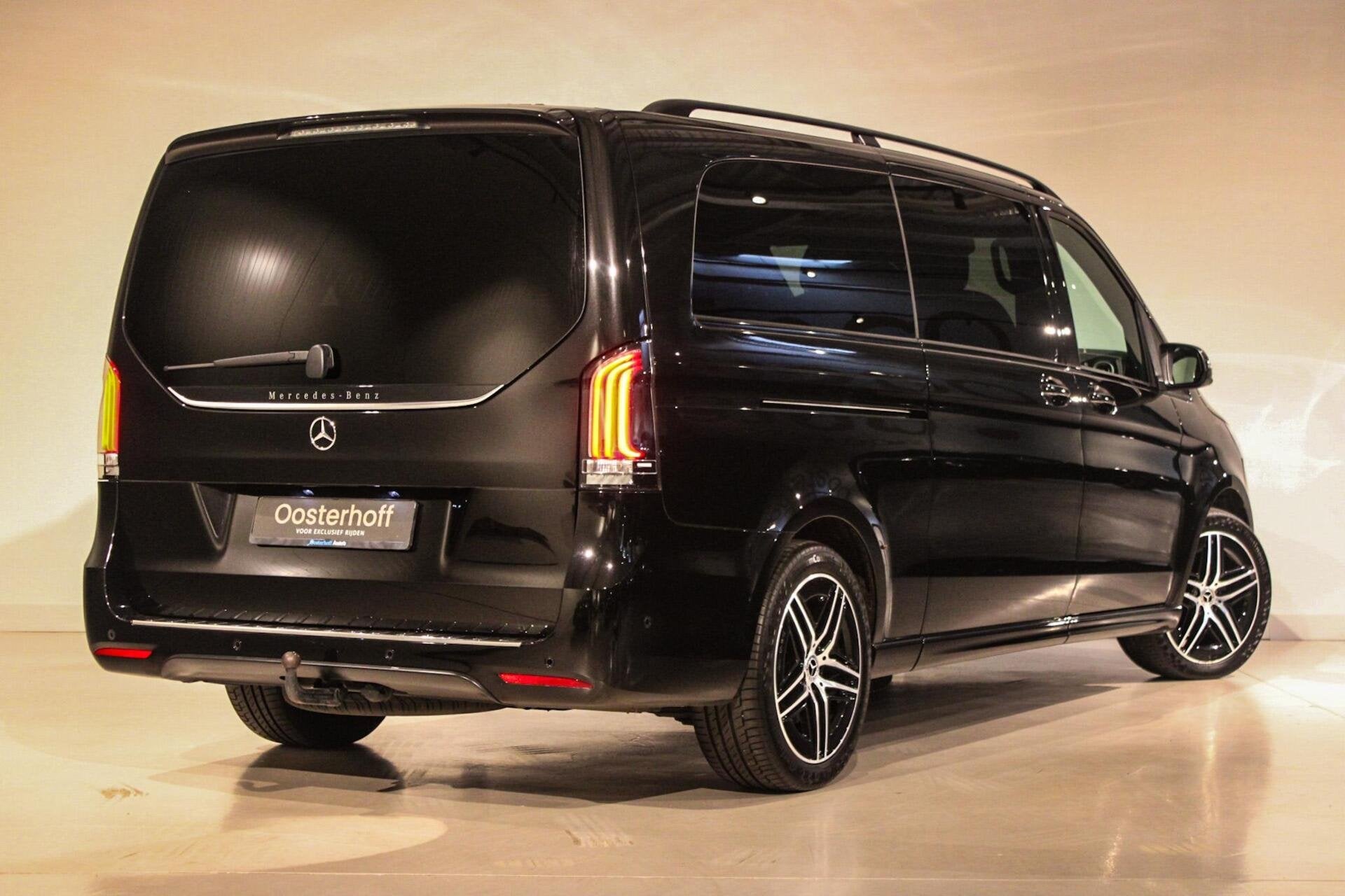 Mercedes V-klasse 300d 4-MATIC Extra Lang DC AMG BURM | LUCH, Auto's, Automaat, Dealer onderhouden, Gebruikt, 4 cilinders