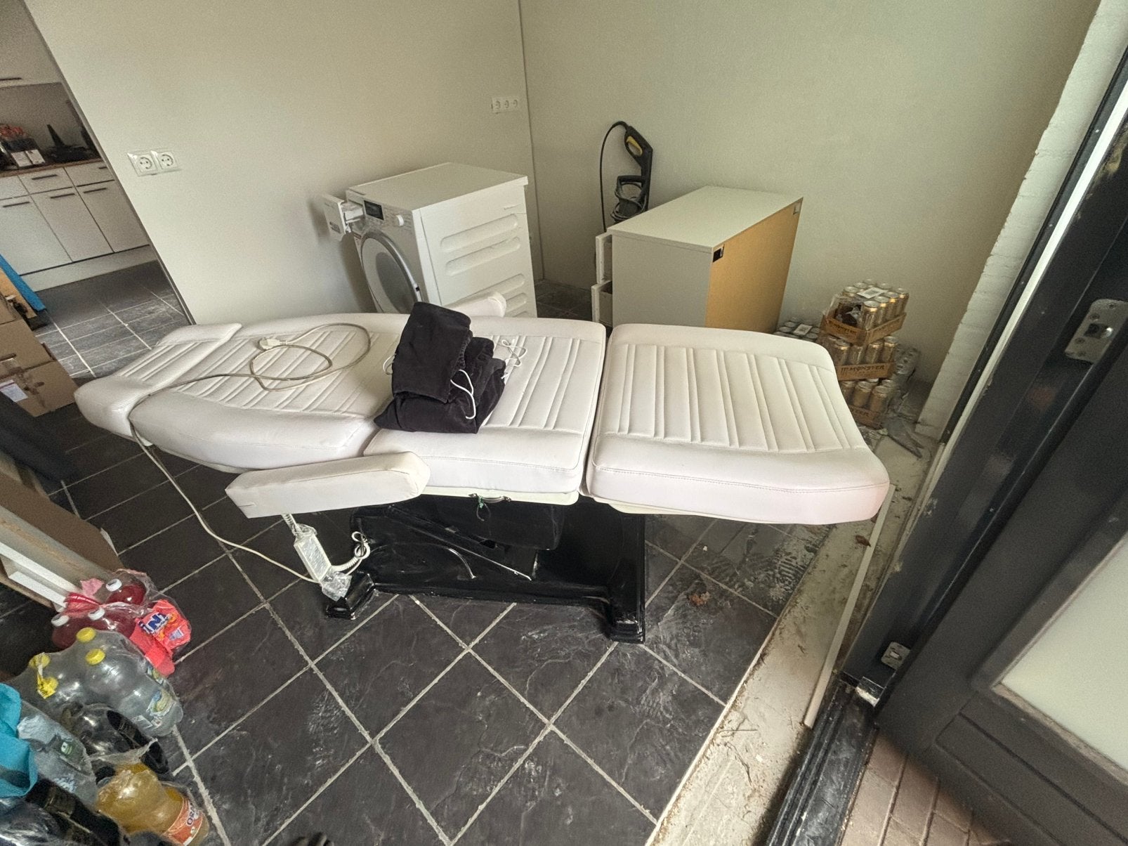 Salonstoel / Behandelstoel - motor defect, Ophalen, Kunststof, Gebruikt, Wit