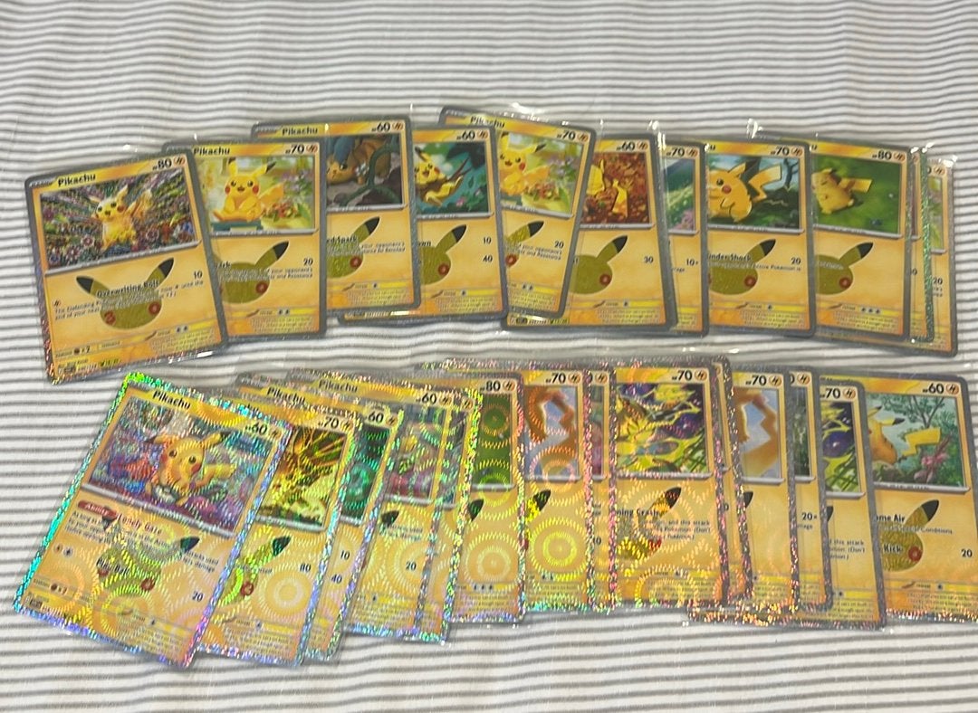 Pikachu’s 30th Anniversary 27 stuks, Ophalen of Verzenden, Zo goed als nieuw