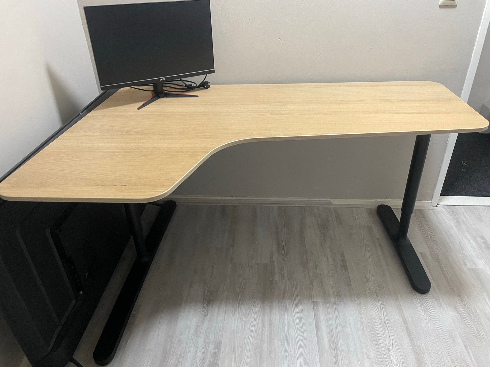IKEA Bekant bureau eikenblad met zwarte poten, Ophalen, Gebruikt, Hout, Hoekbureau