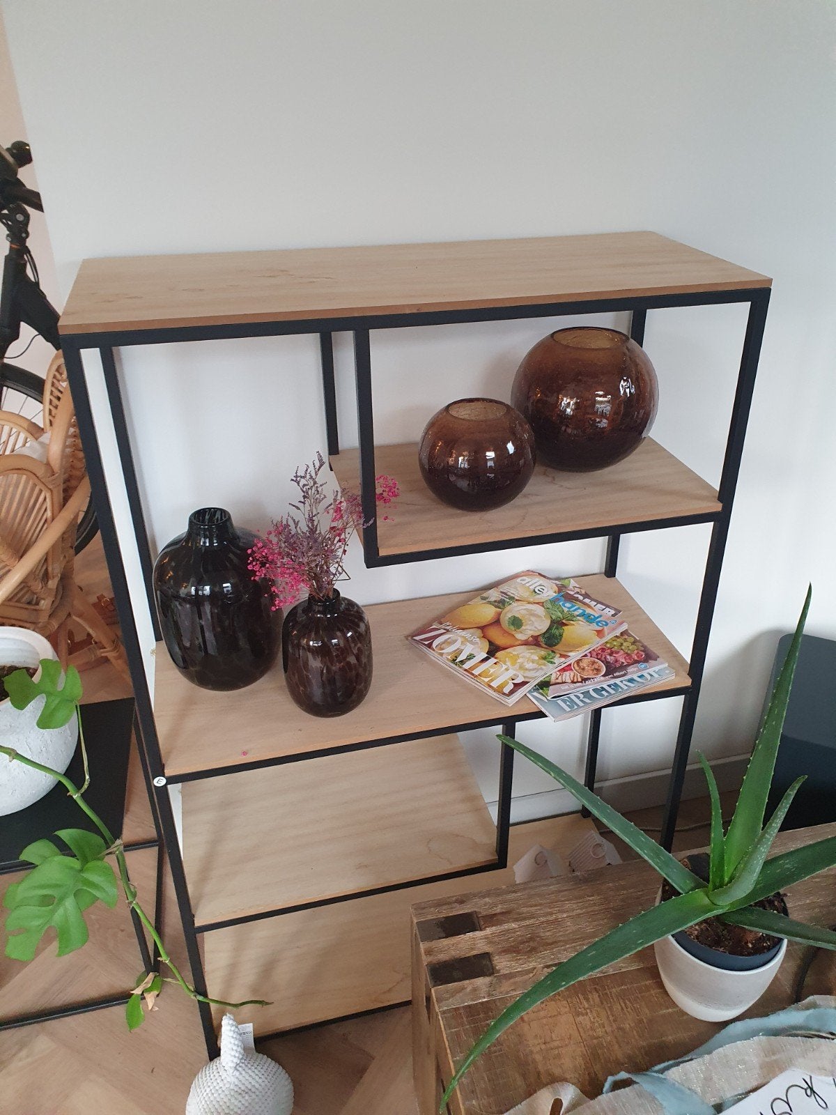 Stijlvolle open kast met houten planken en metalen frame, Huis en Inrichting, Ophalen, 50 tot 100 cm, Zo goed als nieuw, 150 tot 200 cm