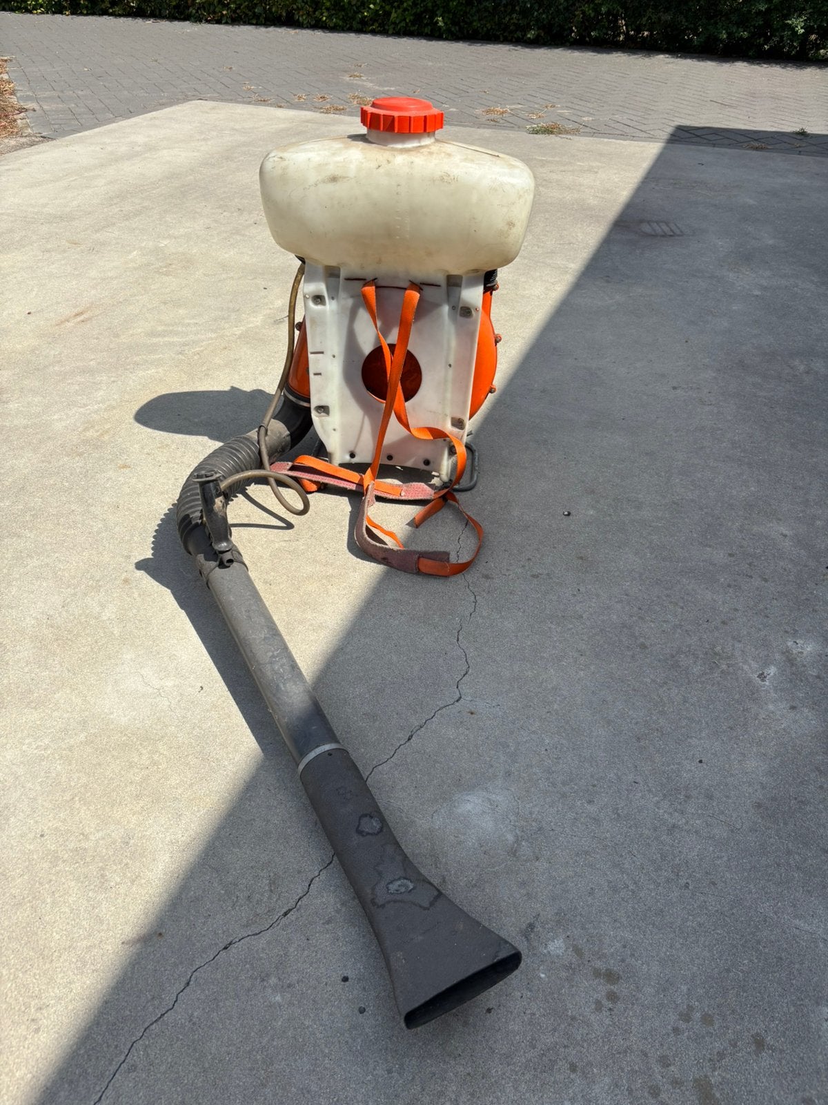Bladblazer benzine/ rugspuit, Tuin en Terras, Ophalen, Gebruikt, Benzine, Ruggedragen