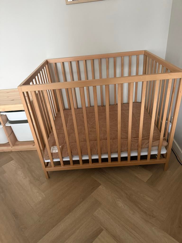 Box van Petit Amelie - Zo goed als nieuw, Kinderen en Baby's, Boxen, Ophalen, Zo goed als nieuw, Vierkant, Boxkleed