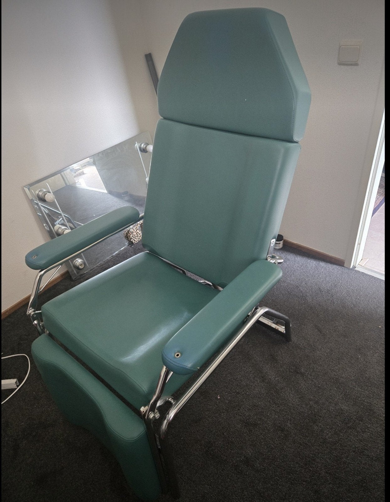 Behandel/ pedicurestoel klapbaar zo goed als nieuw te koop!, Ophalen