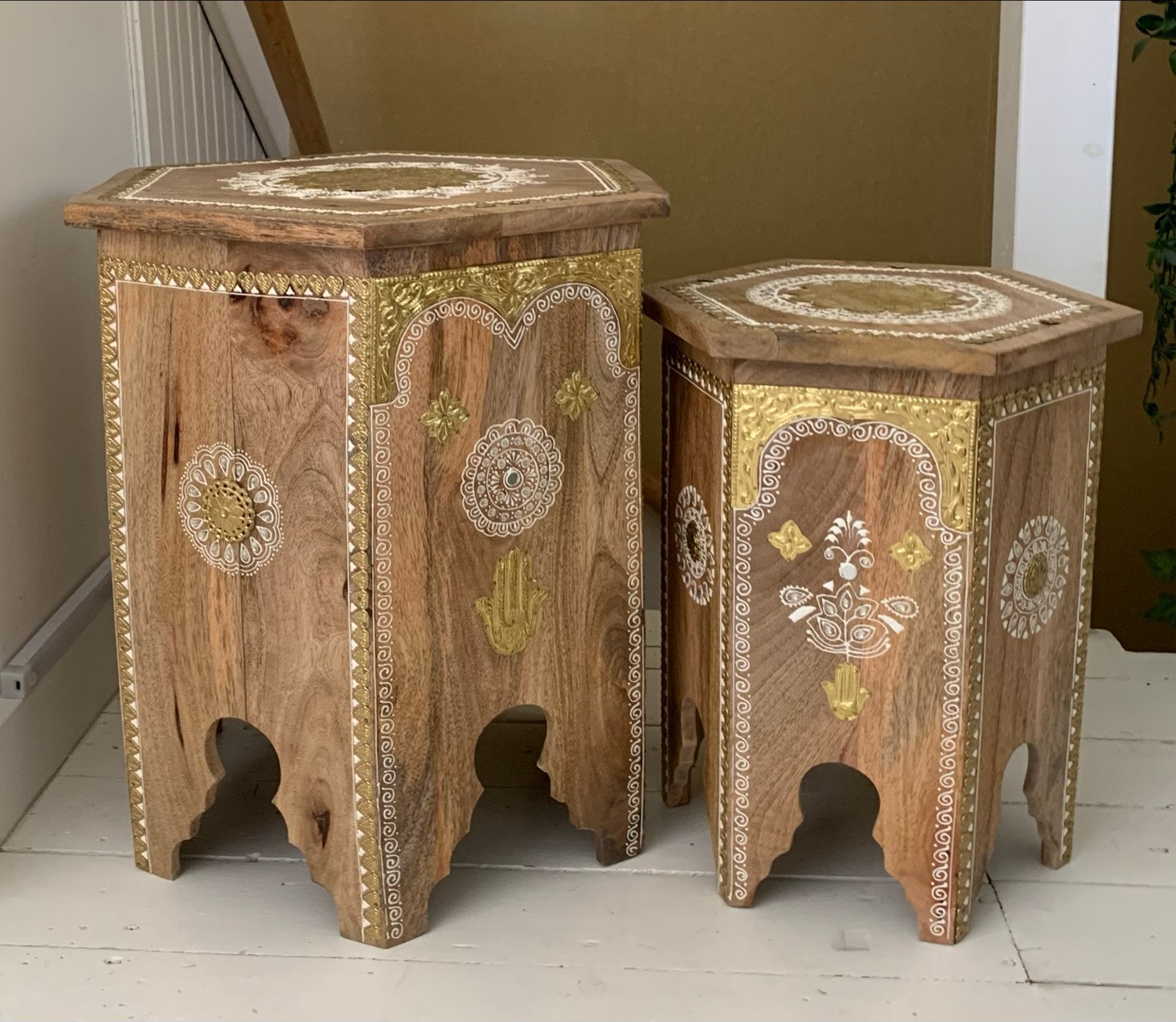 Set van 2 houten oosterse bijzettafels, Ophalen, Minder dan 45 cm, Minder dan 55 cm, Zo goed als nieuw