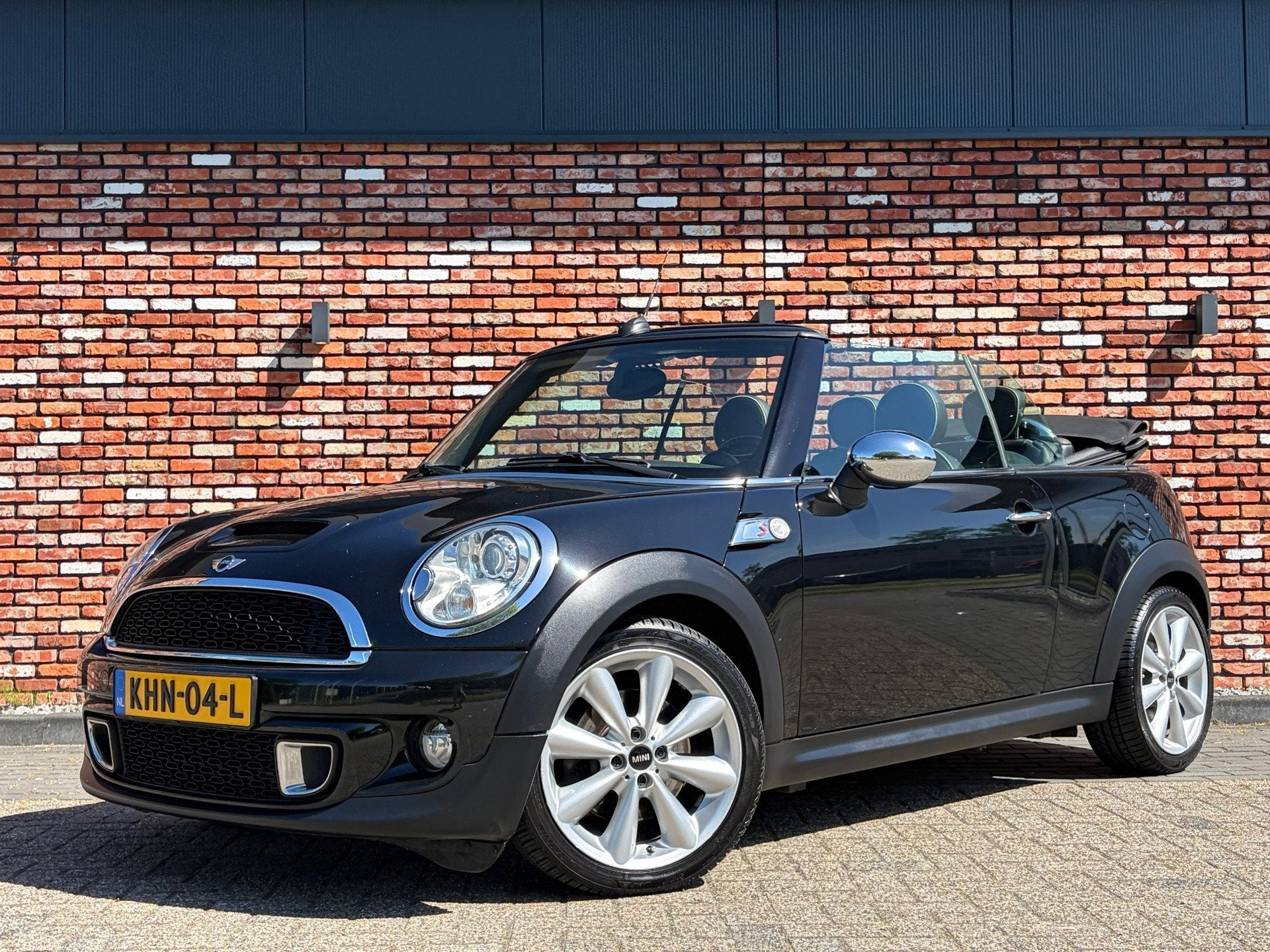 Mini Cabrio 1.6 Cooper S Cabrio 184PK Automaat HK Leer Stoel, Auto's, Mini, Euro 5, 15 km/l, Gebruikt, Zwart