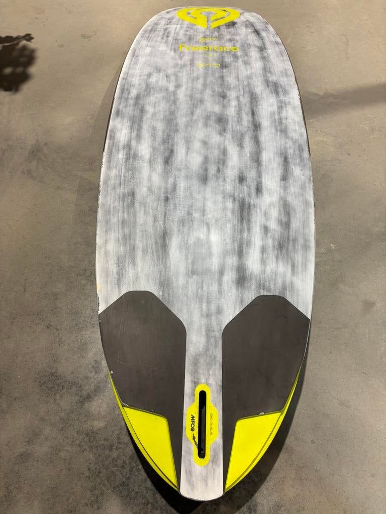 Goya Bolt PRO - 137L / Top Freerace board!, Watersport en Boten, Windsurfen, Ophalen, Gebruikt, Minder dan 250 cm, -